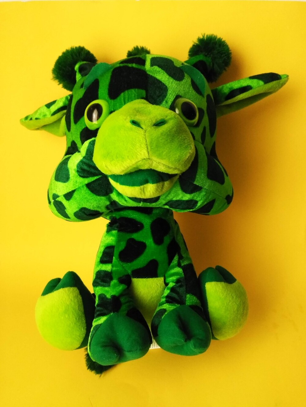 GIRAFFE Classic Toy Co GREEN  14" good condition